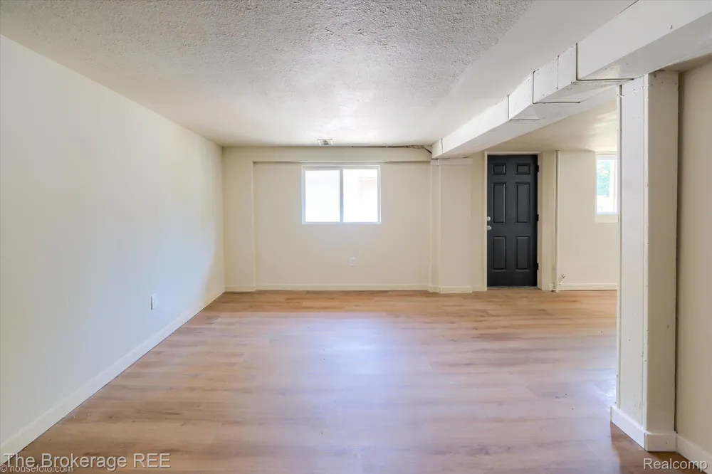 1401 Hillside Drive Flint Charter Township, MI 48532