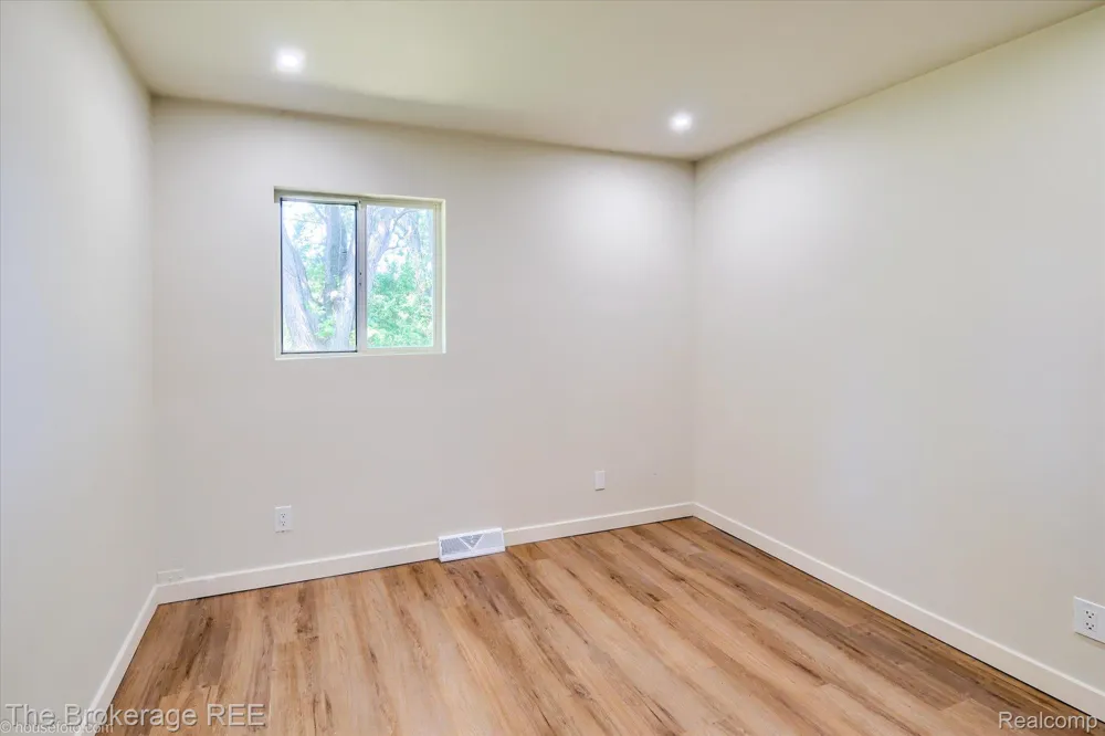 1401 Hillside Drive Flint Charter Township, MI 48532