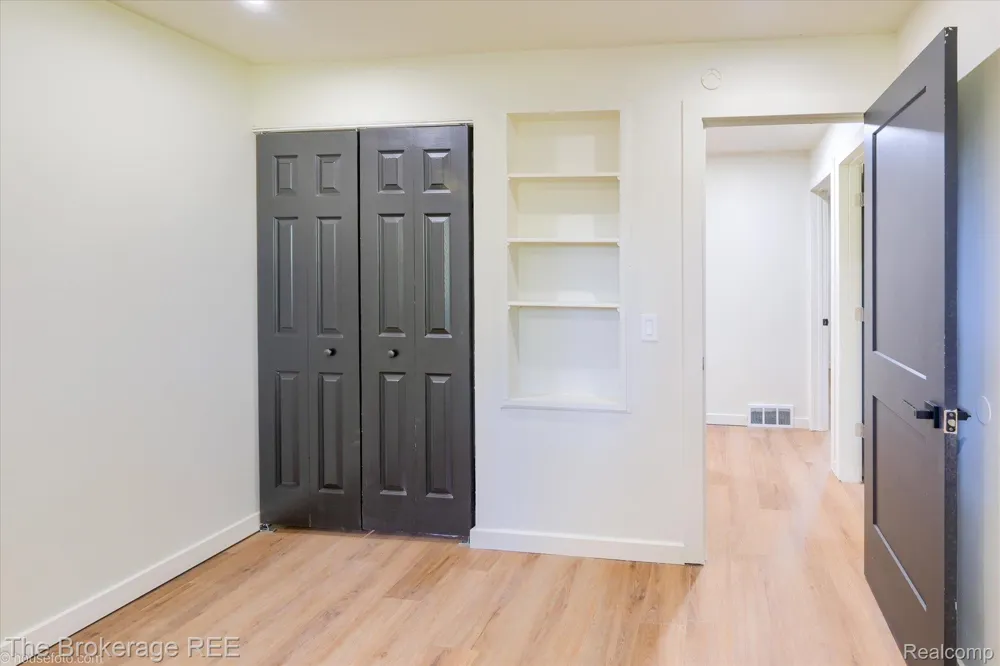 1401 Hillside Drive Flint Charter Township, MI 48532