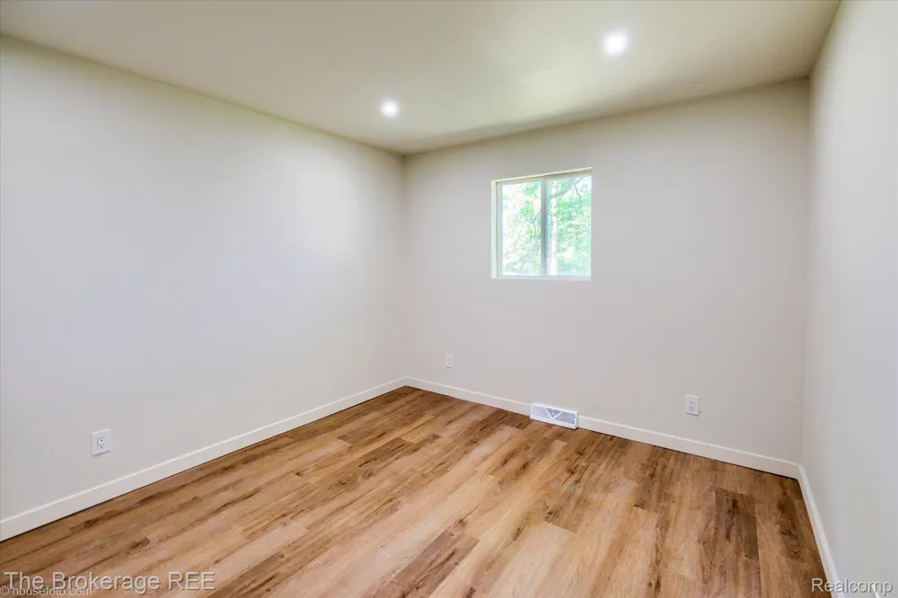 1401 Hillside Drive Flint Charter Township, MI 48532