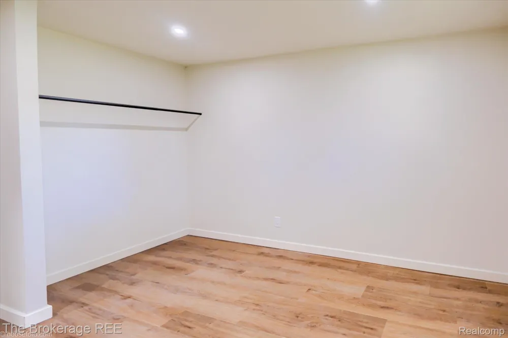 1401 Hillside Drive Flint Charter Township, MI 48532