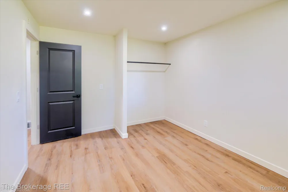1401 Hillside Drive Flint Charter Township, MI 48532
