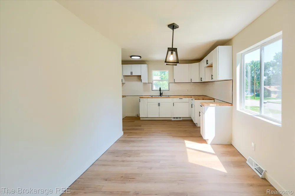 1401 Hillside Drive Flint Charter Township, MI 48532