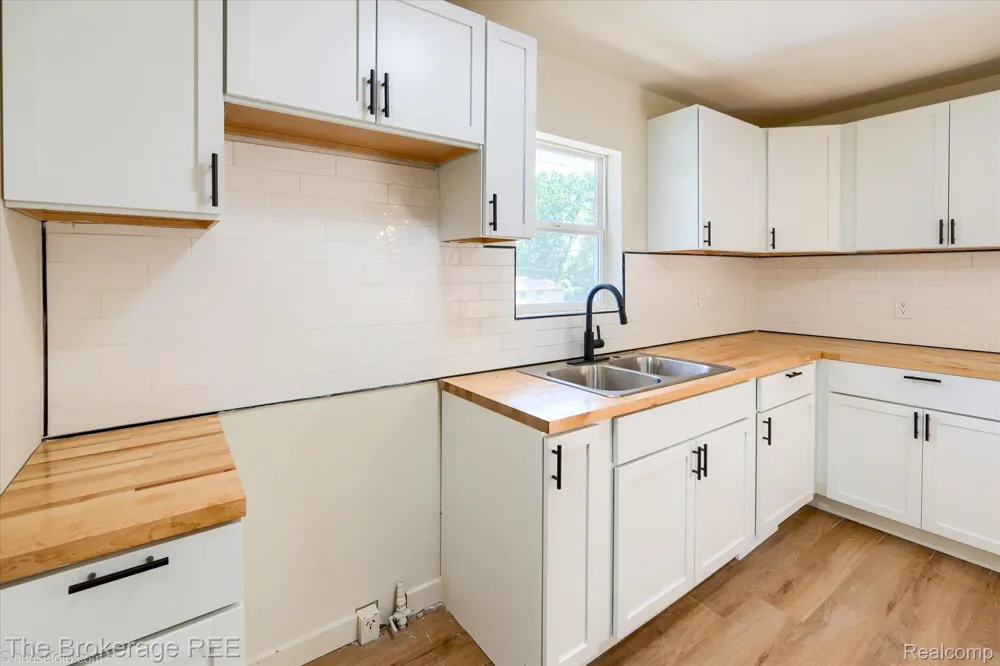 1401 Hillside Drive Flint Charter Township, MI 48532