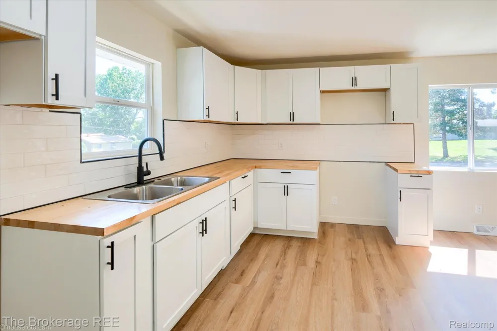 1401 Hillside Drive Flint Charter Township, MI 48532