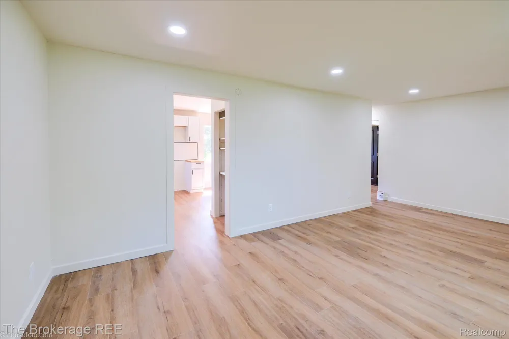 1401 Hillside Drive Flint Charter Township, MI 48532