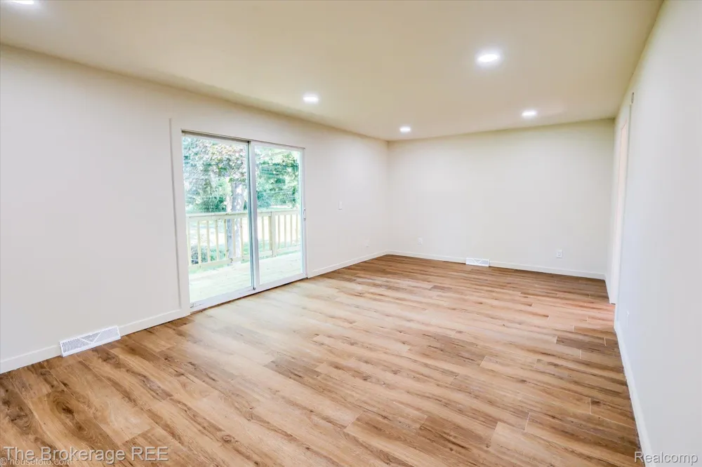 1401 Hillside Drive Flint Charter Township, MI 48532