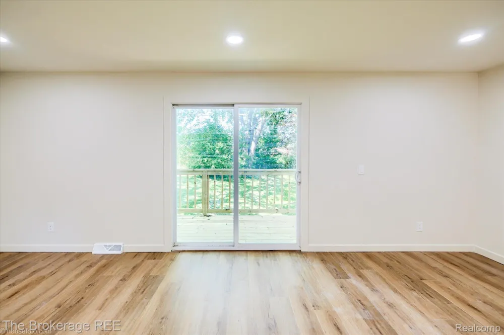 1401 Hillside Drive Flint Charter Township, MI 48532