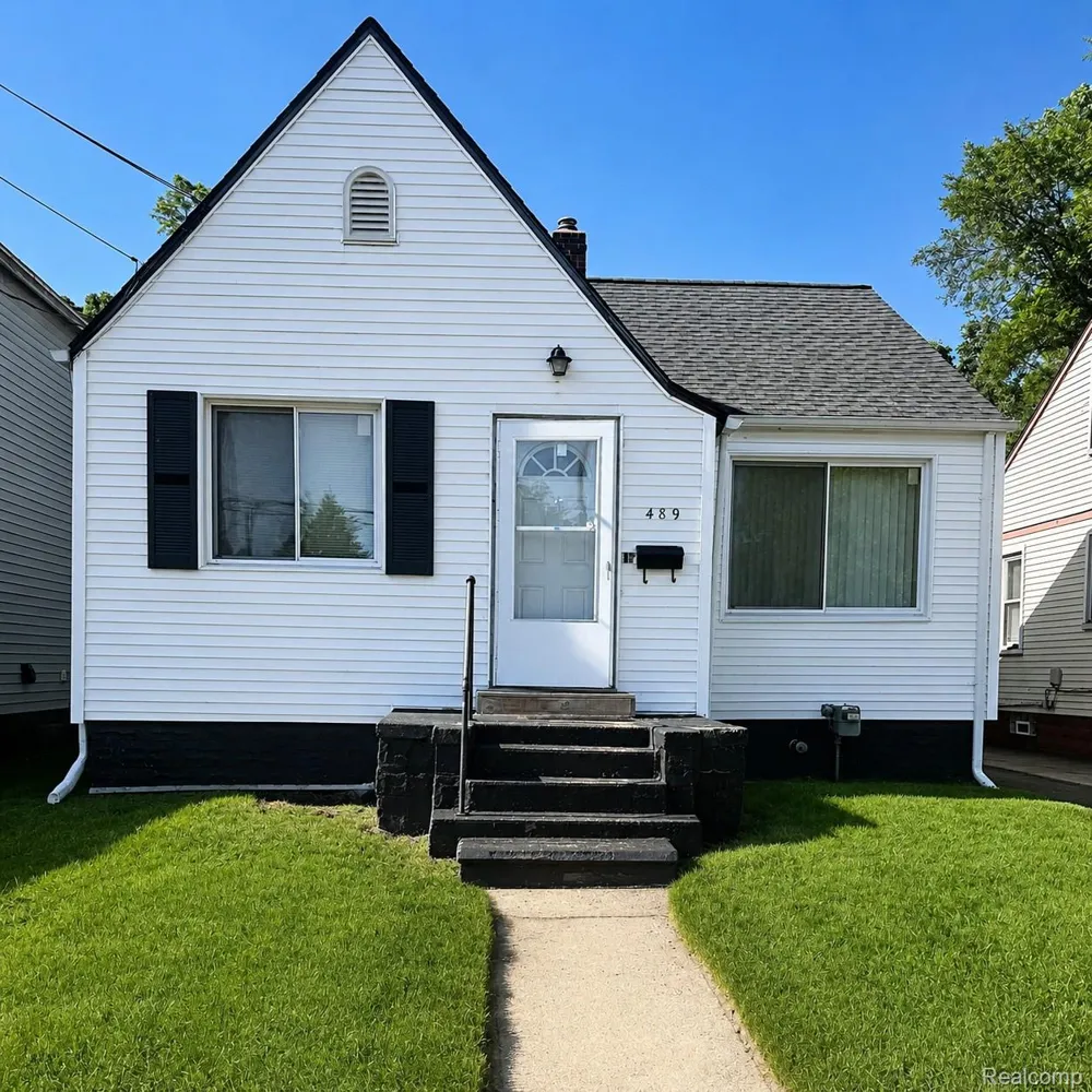 489 Central Avenue Pontiac City, MI 48341