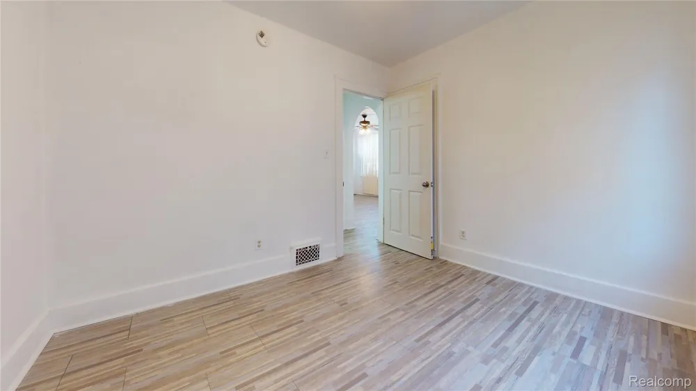 489 Central Avenue Pontiac City, MI 48341