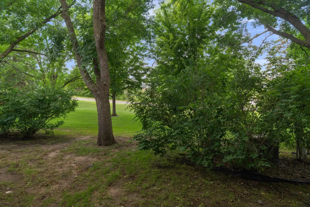 2455 Crestwood Drive North Saint Paul, MN 55109