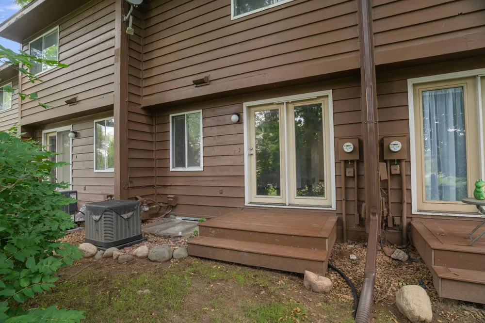 2455 Crestwood Drive North Saint Paul, MN 55109