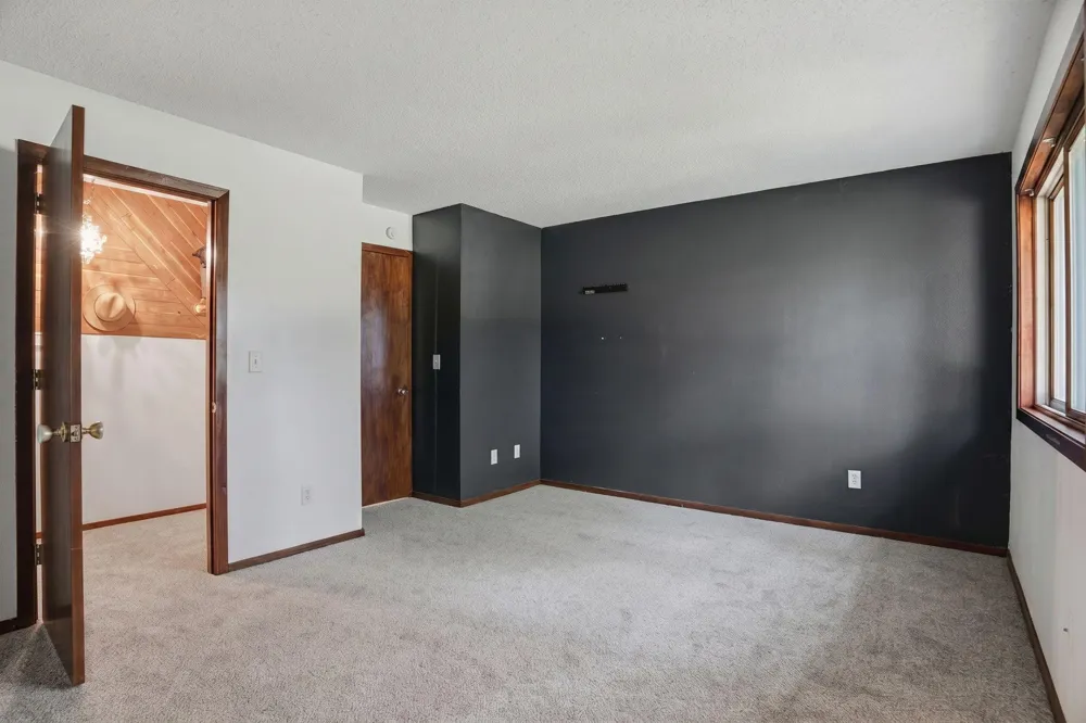 2455 Crestwood Drive North Saint Paul, MN 55109