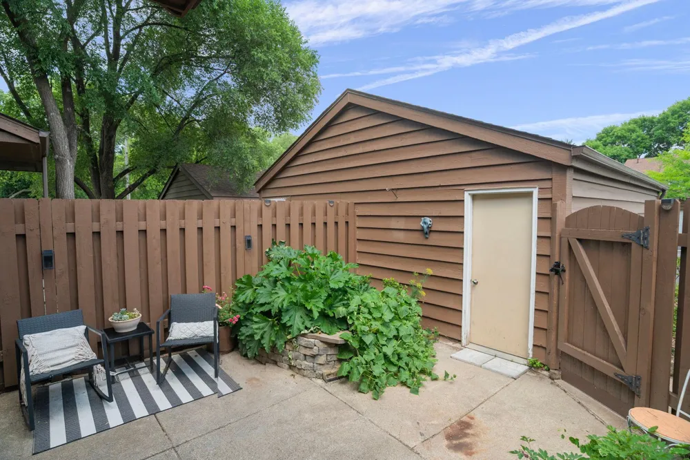 2455 Crestwood Drive North Saint Paul, MN 55109