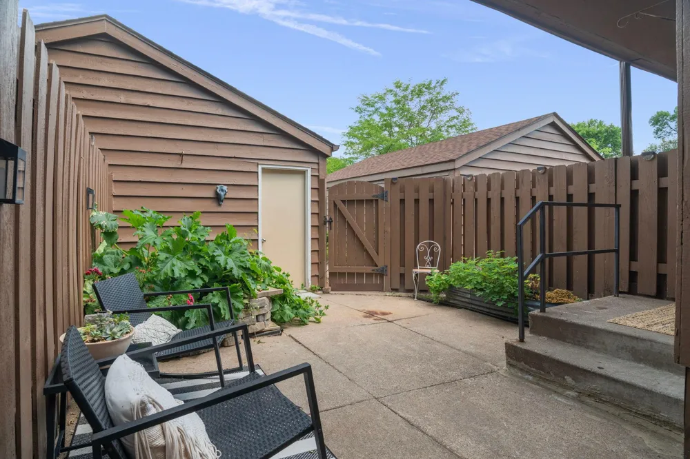 2455 Crestwood Drive North Saint Paul, MN 55109