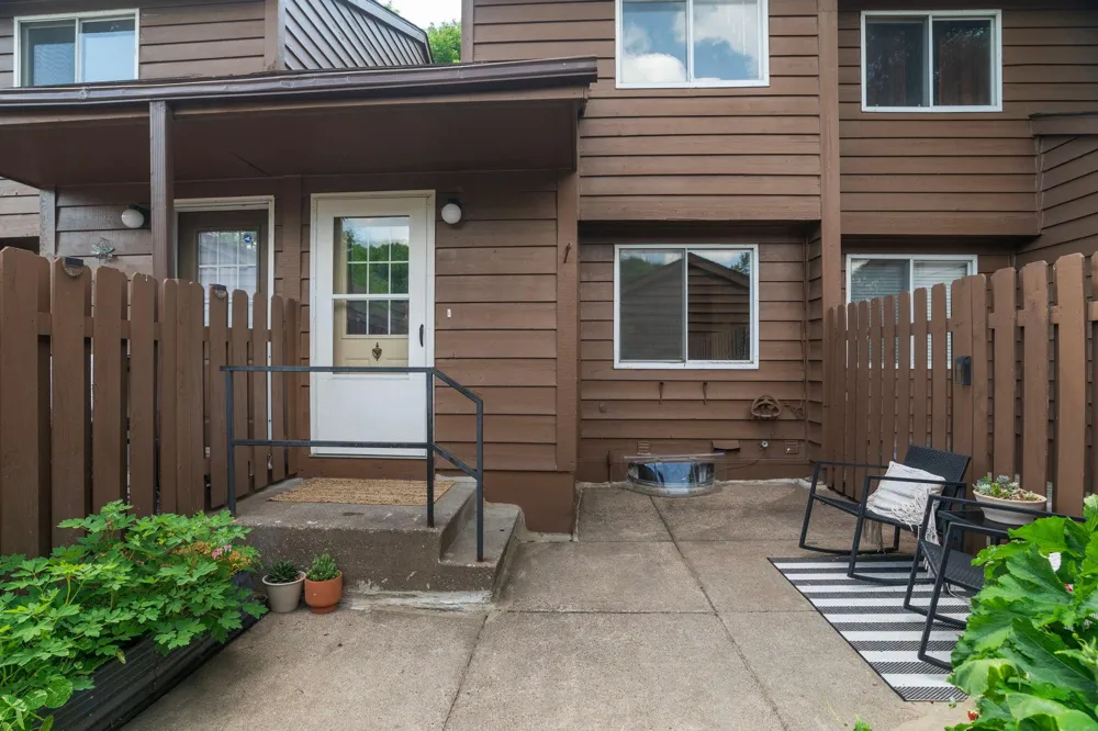 2455 Crestwood Drive North Saint Paul, MN 55109