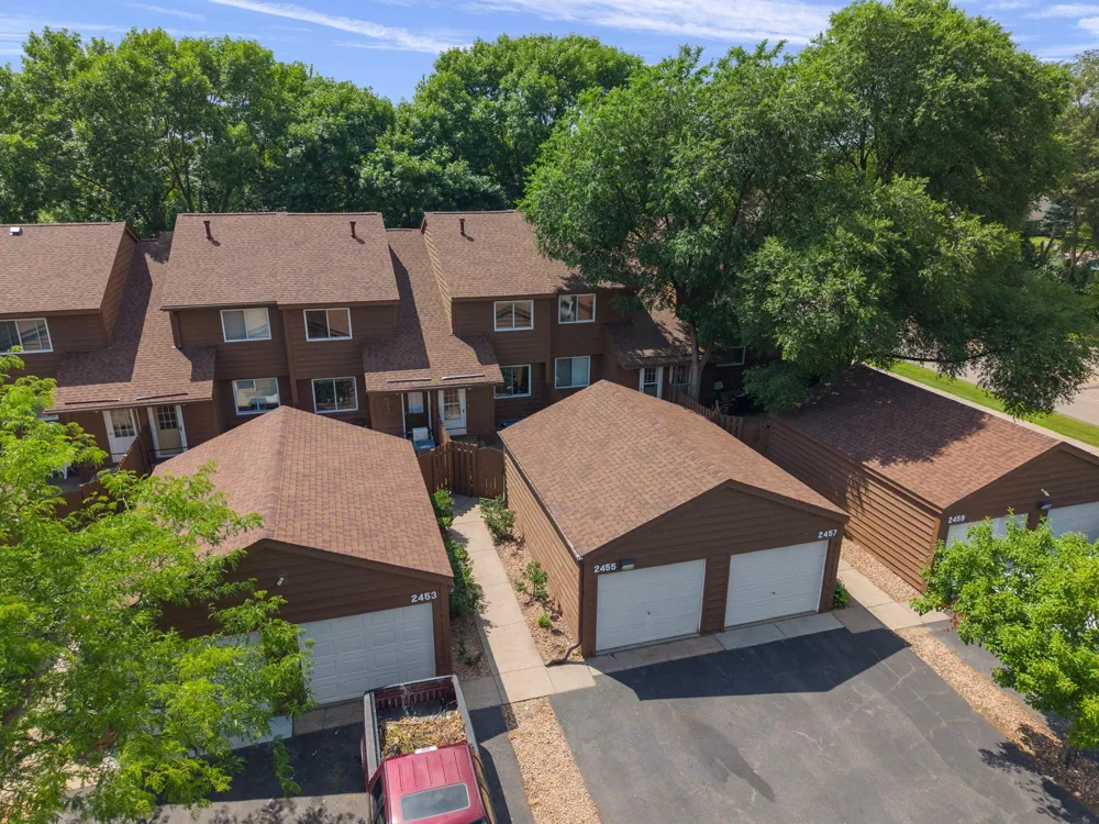 2455 Crestwood Drive North Saint Paul, MN 55109