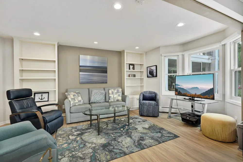603 Lake Street #115 Excelsior, MN 55331