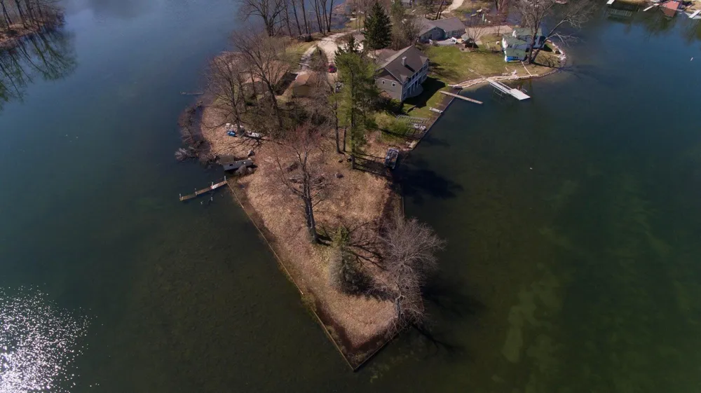 12387 Sunset Point Drive Plainwell, MI 49080