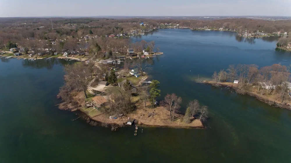 12387 Sunset Point Drive Plainwell, MI 49080