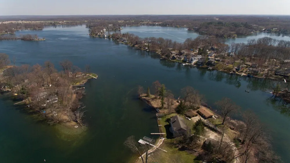 12387 Sunset Point Drive Plainwell, MI 49080