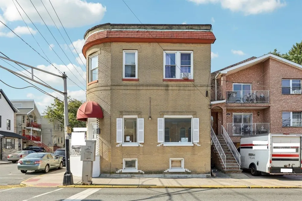 541 70TH ST Guttenberg, NJ 07047
