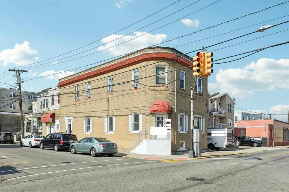 541 70TH ST Guttenberg, NJ 07047