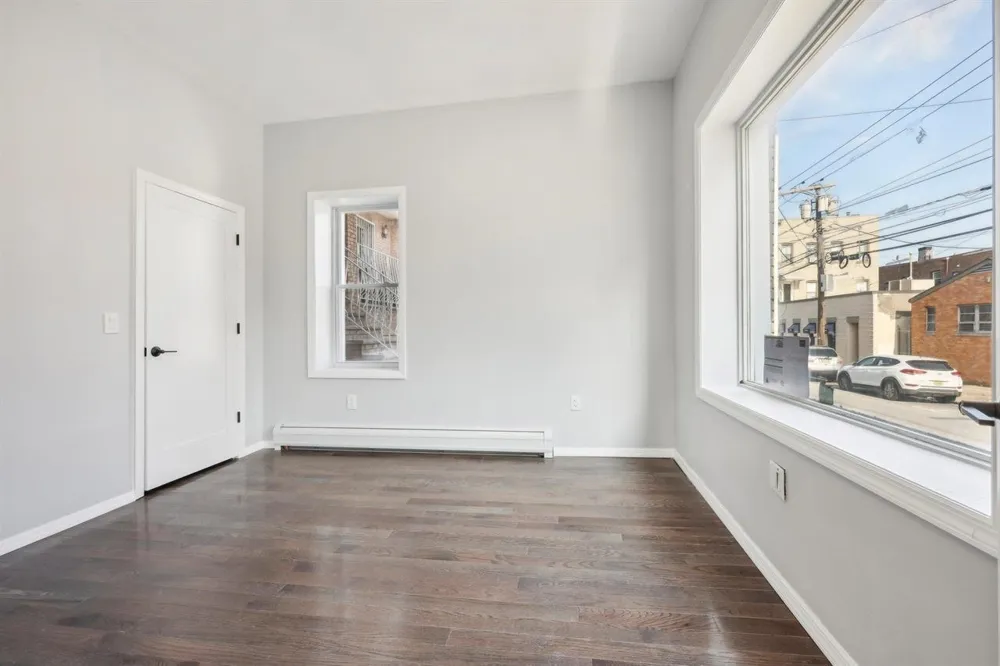 541 70TH ST Guttenberg, NJ 07047