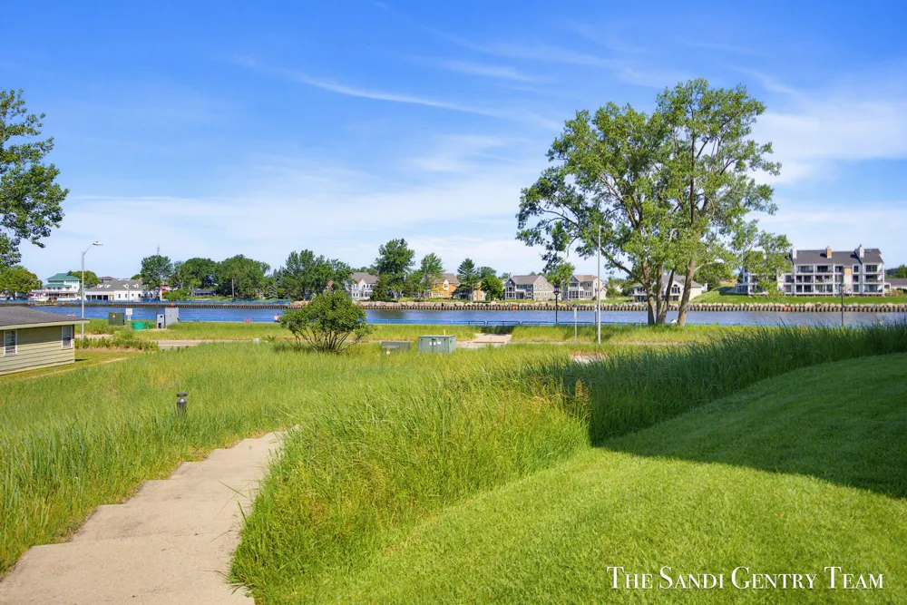 820 S Harbor Drive #5 Grand Haven City, MI 49417