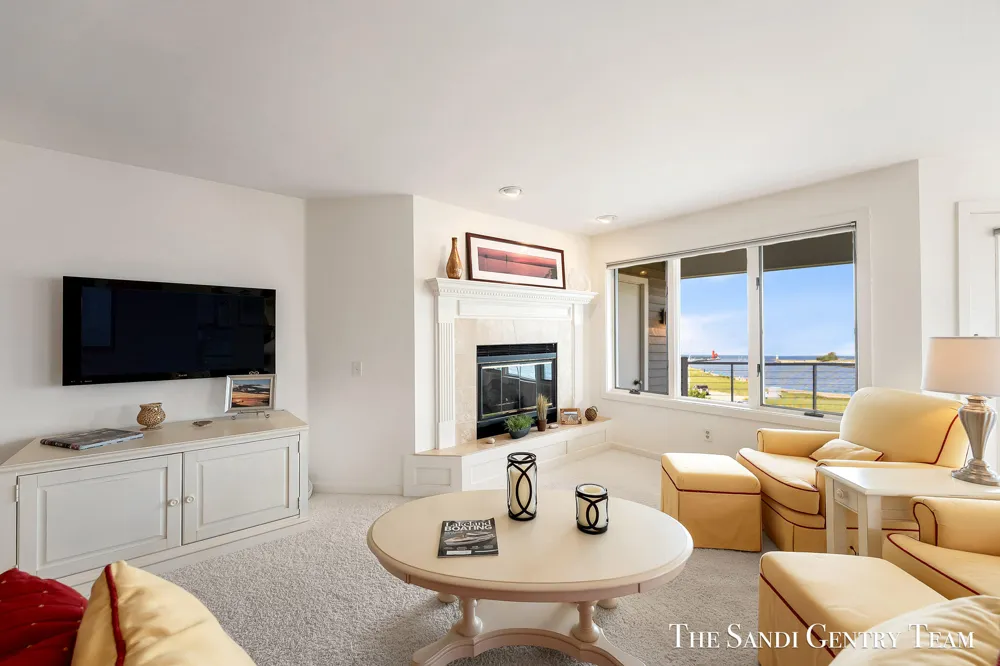 820 S Harbor Drive #5 Grand Haven City, MI 49417