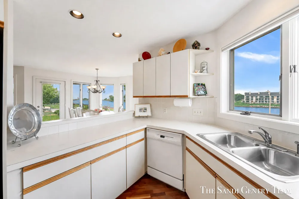 820 S Harbor Drive #5 Grand Haven City, MI 49417