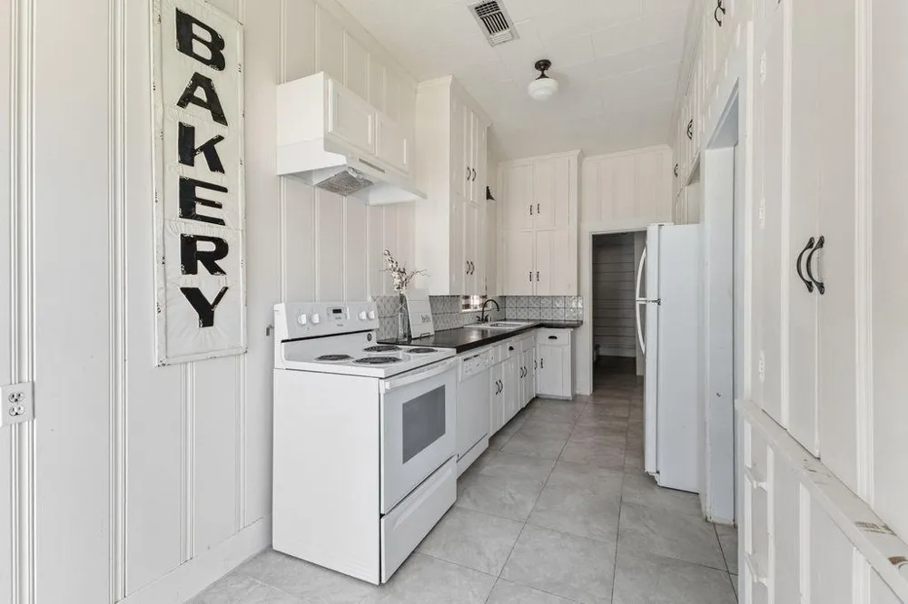 1005 W Orange Orange, TX 77630