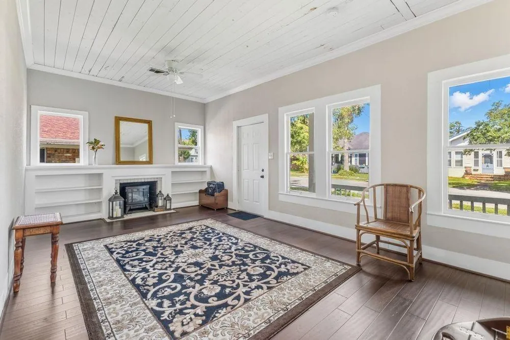 1005 W Orange Orange, TX 77630