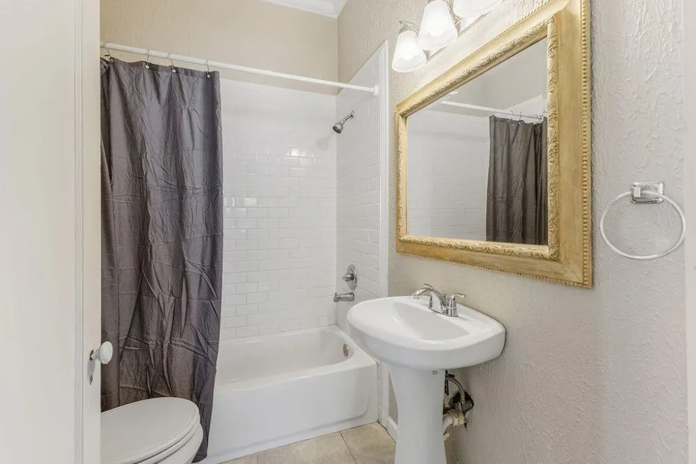 1005 W Orange Orange, TX 77630