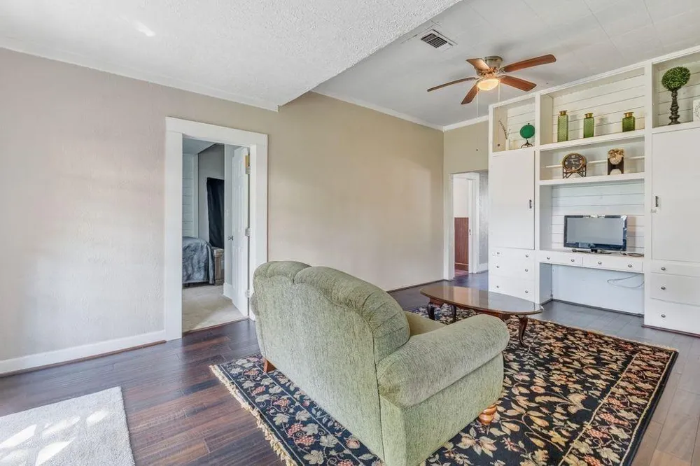 1005 W Orange Orange, TX 77630