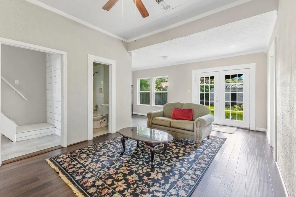 1005 W Orange Orange, TX 77630