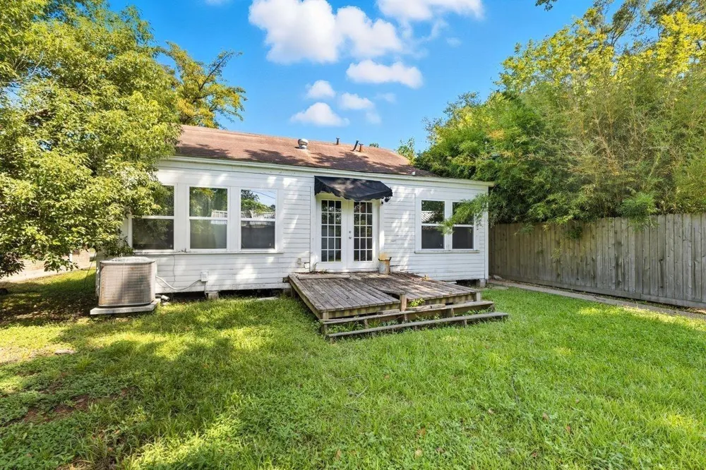 1005 W Orange Orange, TX 77630
