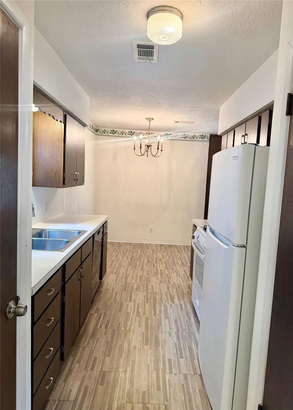 501 E Oak Street Highlands, TX 77562