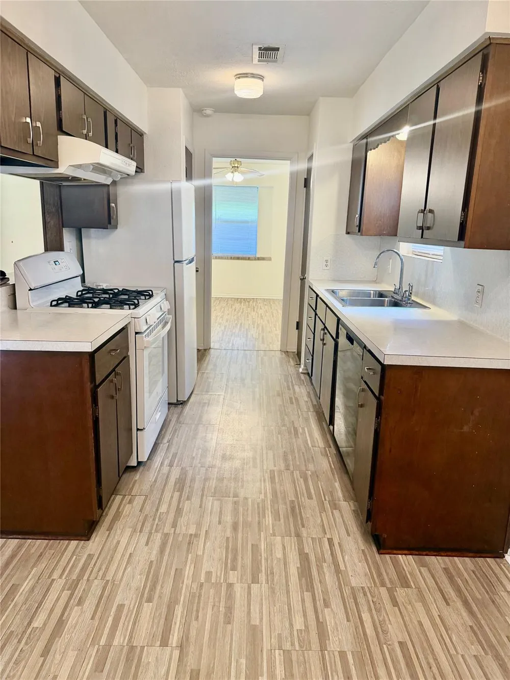 501 E Oak Street Highlands, TX 77562