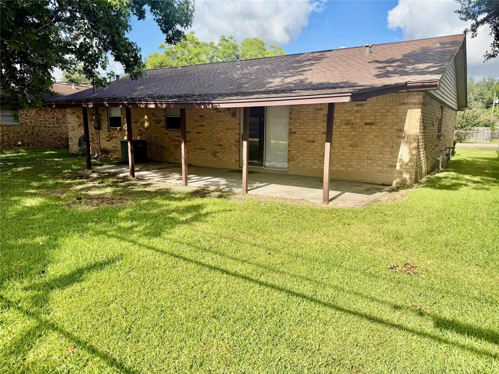 501 E Oak Street Highlands, TX 77562