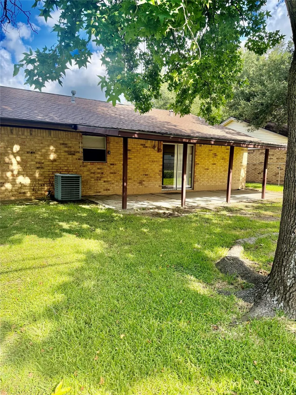 501 E Oak Street Highlands, TX 77562