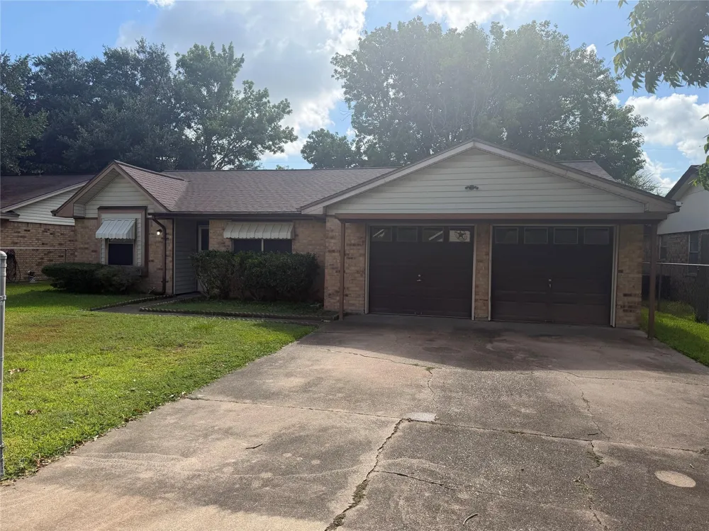 501 E Oak Street Highlands, TX 77562