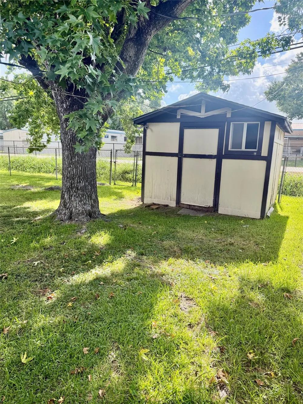 501 E Oak Street Highlands, TX 77562