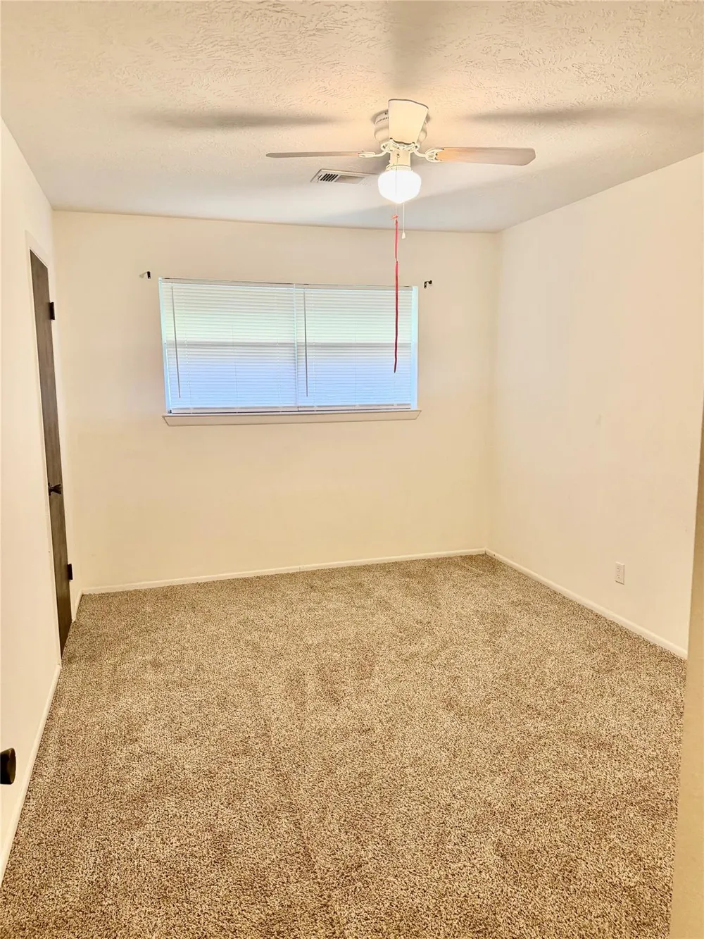 501 E Oak Street Highlands, TX 77562