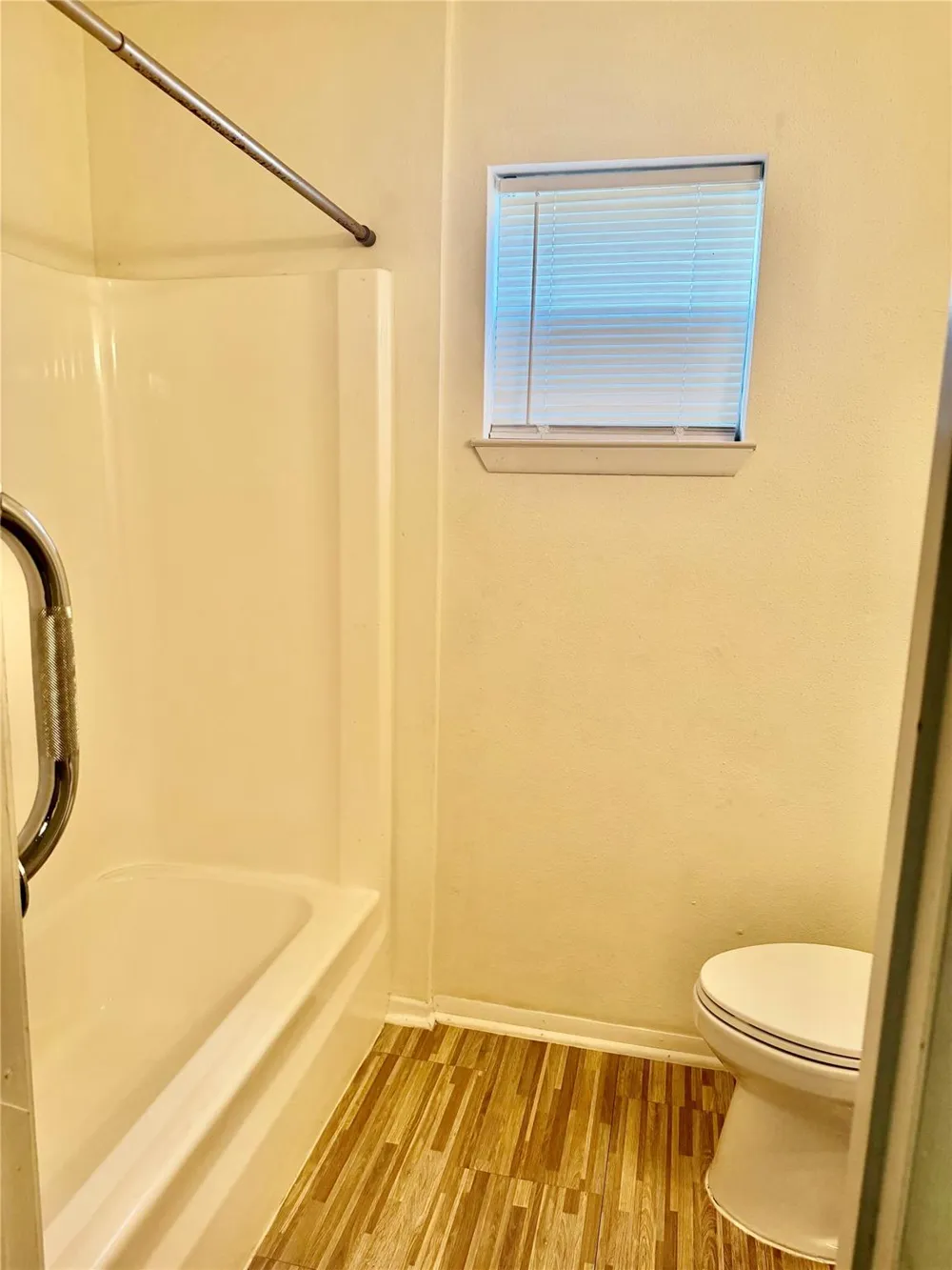 501 E Oak Street Highlands, TX 77562