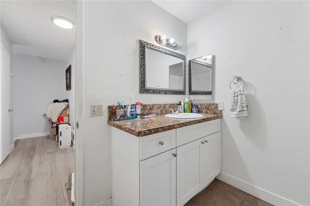 11321 Parkgreen Garden Grove, CA 92843