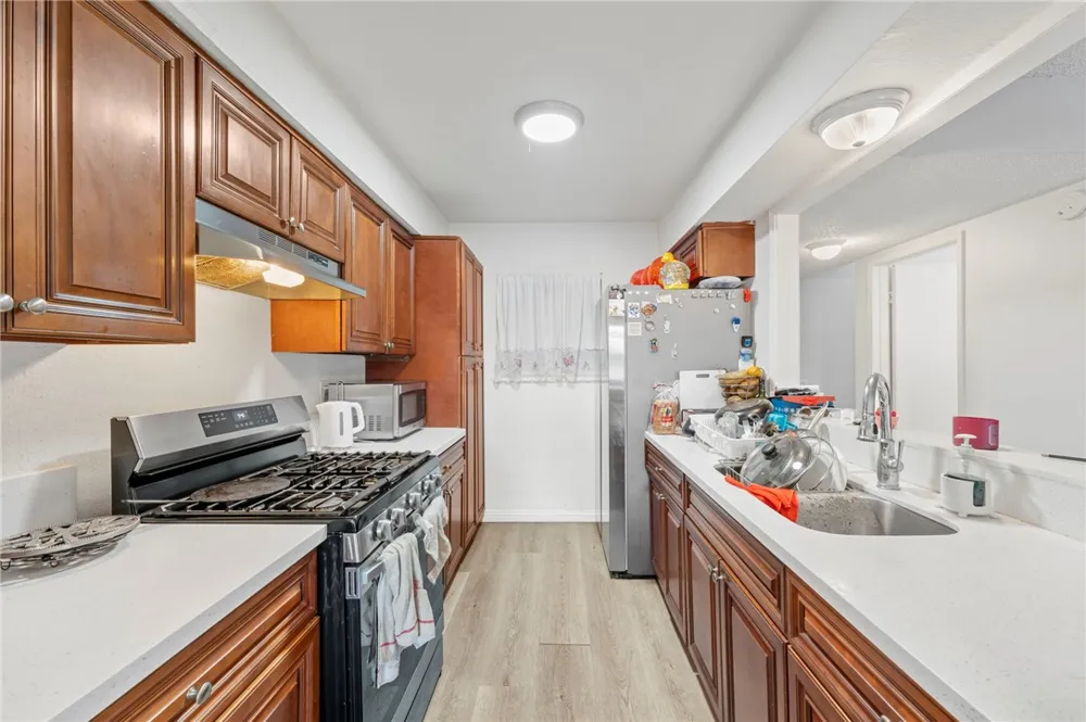 11321 Parkgreen Garden Grove, CA 92843
