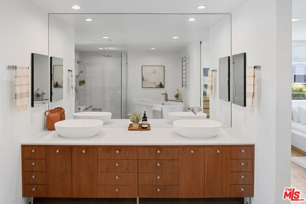 512 Brooks Avenue #6 Los Angeles, CA 90291