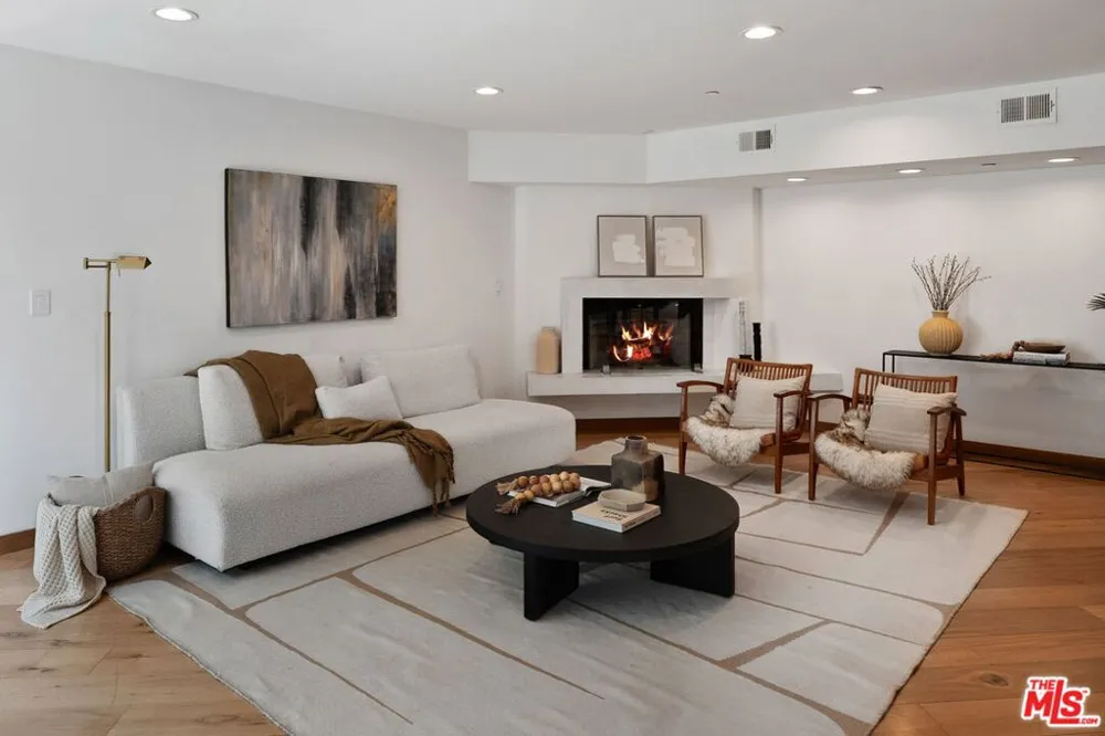 512 Brooks Avenue #6 Los Angeles, CA 90291