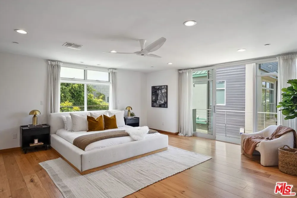 512 Brooks Avenue #6 Los Angeles, CA 90291